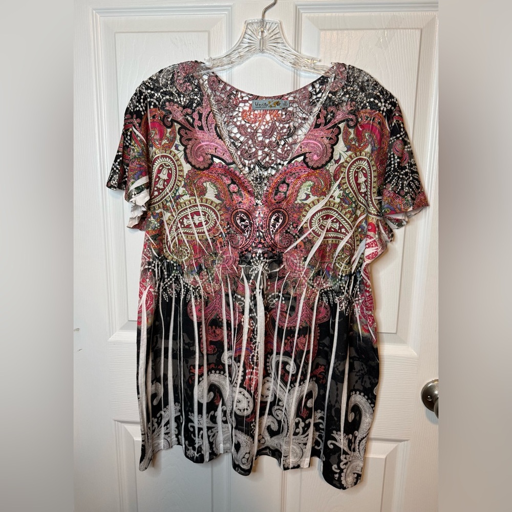Unity World Wear Paisley Flutter Sleeve Tunic - Pink, Black & White - Picture 2 of 6